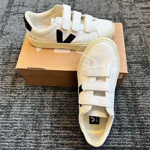 Veja Recife Logo Chromefree Leather - Extra White/Black